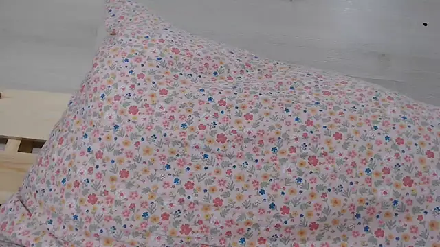CRIYSTINA36 élő chatszobája