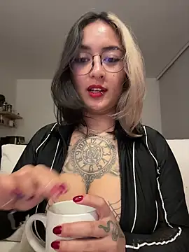 Rae_Lil_White's Live Chat Room