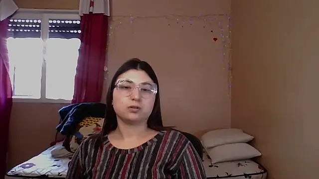 imsohornydacom – live chatrum