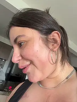 sukhakunis1's Live Chat Room