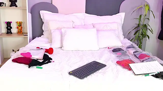 SophieGomez22's Live Chat Room