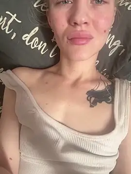 Nikol_Clare 即時聊天室