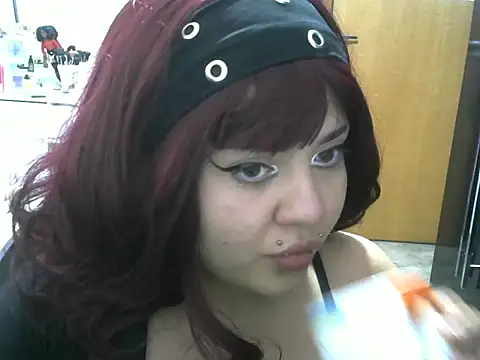 חדר צ'אט בשידור חי של Beatrice_666