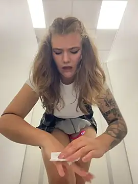 Holy_Tereza Adlı Modelin Canlı Sohbet Odası