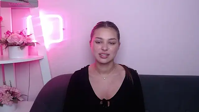 חדר צ'אט בשידור חי של MilanaAngelAs