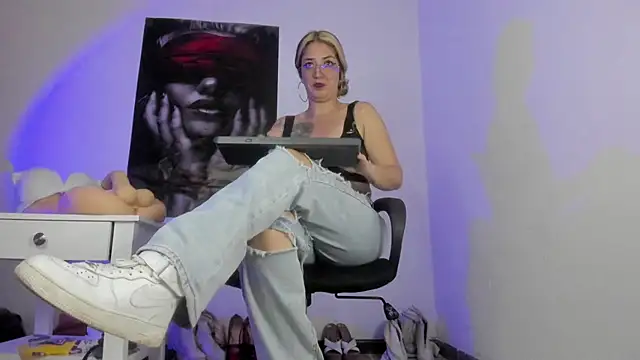 Sarah_Mistress_'s Live Chat Room