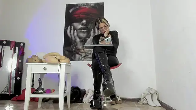 Sarah_Mistress_ Adlı Modelin Canlı Sohbet Odası