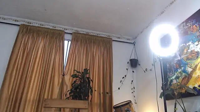חדר צ'אט בשידור חי של Charlotte_Myers