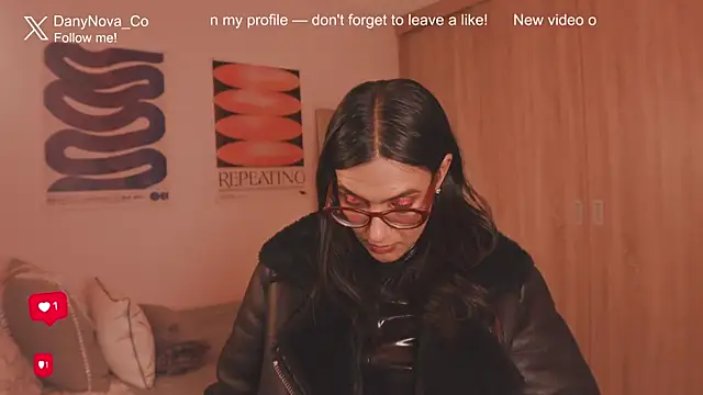 חדר צ'אט בשידור חי של DanyNova_Co