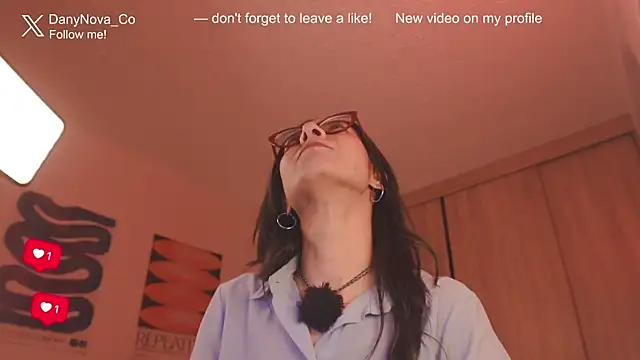 חדר צ'אט בשידור חי של DanyNova_Co