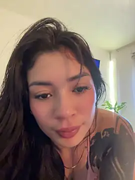 Roxanne_08's Live Chat Room