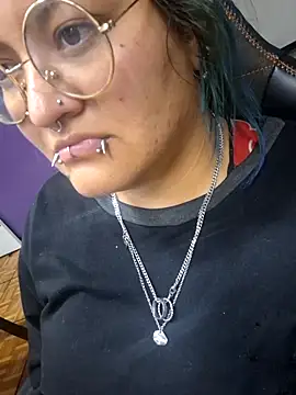 lucky-leah's Live Chat Room