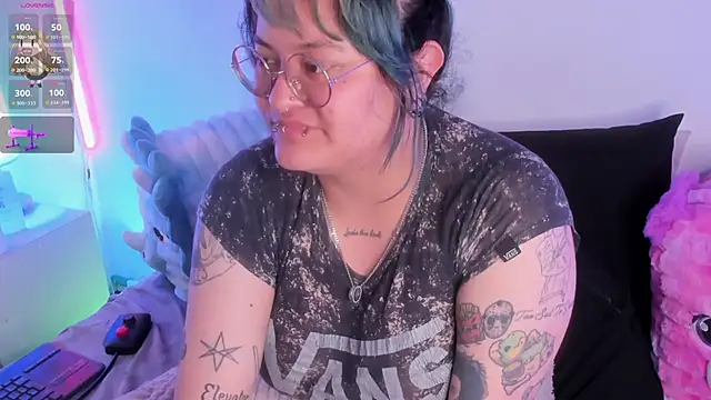 lucky-leah's Live Chat Room