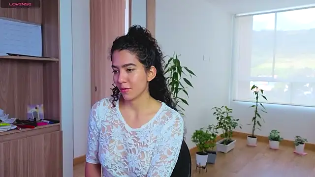 غرفة دردشة Maithe_Perroni المباشرة