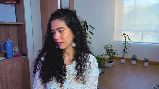 חדר צ'אט בשידור חי של Maithe_Perroni