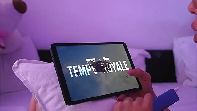 Živá chatovací místnost ivyleague_