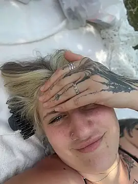 חדר צ'אט בשידור חי של JessiMur