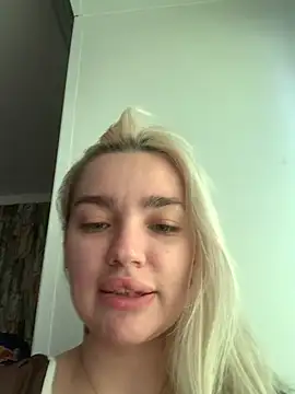 Sextazy Adlı Modelin Canlı Sohbet Odası
