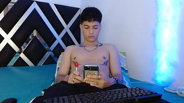 Levy_Steve Live chatroom