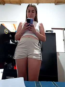 غرفة دردشة Iris_love18 المباشرة