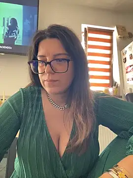NadiraNoorn Live chat-huone