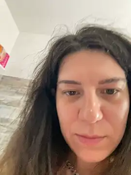 NadiraNoor 실시간 채팅방