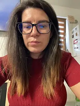 NadiraNoor Live Chatraum