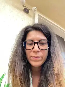 NadiraNoor – live chatrum