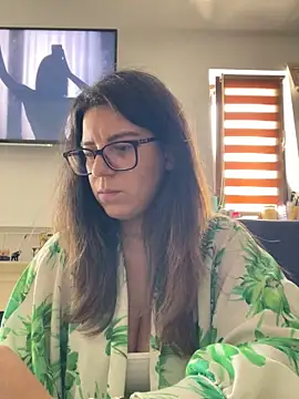 NadiraNoor – live chatrum
