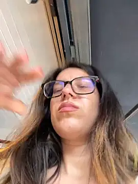 NadiraNoor's Live Chat Room