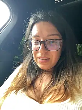 NadiraNoorn Live chat-huone