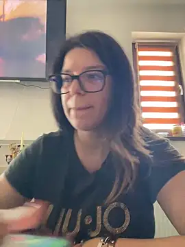 NadiraNoorn Live chat-huone