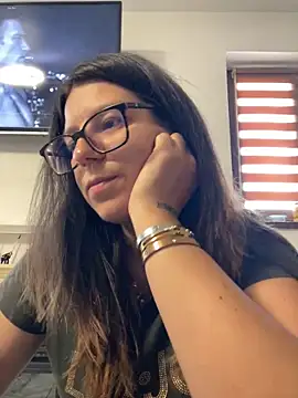 غرفة دردشة NadiraNoor المباشرة
