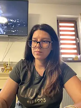 NadiraNoor Live Chatraum