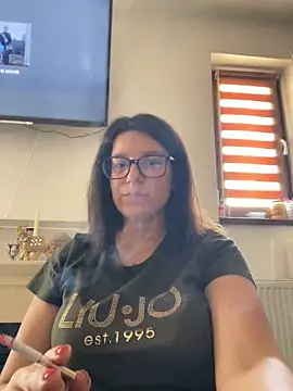 NadiraNoor Live Chatraum