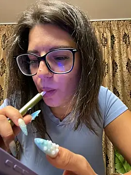 NadiraNoor – live chatrum