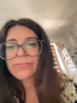 NadiraNoor's Live Chat Room
