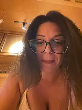NadiraNoor Adlı Modelin Canlı Sohbet Odası