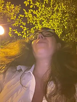 חדר צ'אט בשידור חי של NadiraNoor