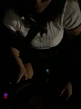 NadiraNoor 现场聊天室