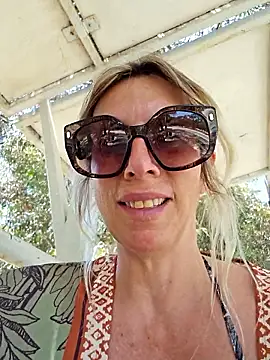 Ina_Your_Queen Live chatroom