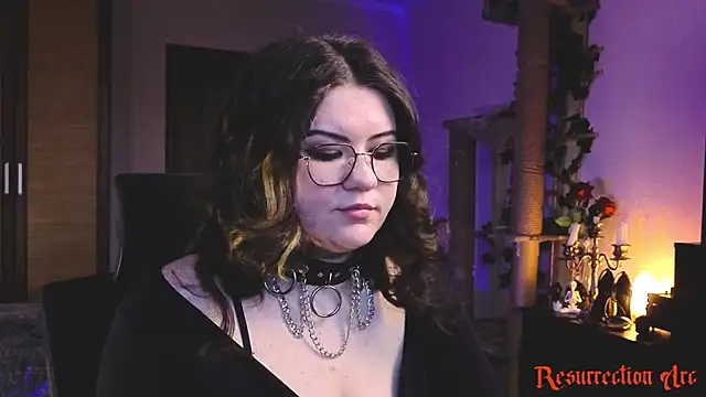 Laura_Karamazov – live chatrum
