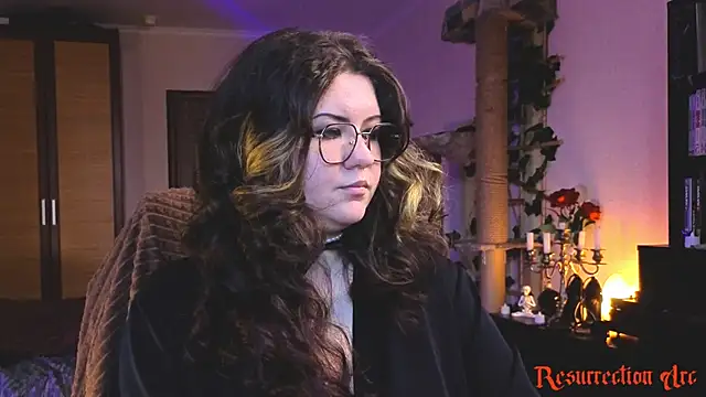 Sala de chat en directo de Laura_Karamazov