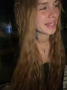 חדר צ'אט בשידור חי של EmiliaCatalina