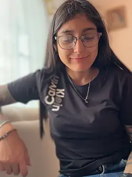 PamelaFtMia Ruang Obrolan Langsung