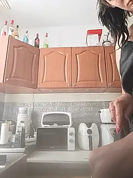 חדר צ'אט בשידור חי של Laura_Ati