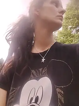 Pokój czatu na żywo – Laura_Ati