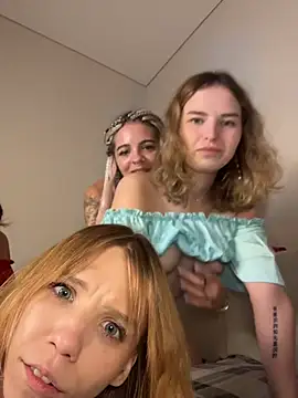 Pokazy przed seks kamerką na żywo – RollingGirls