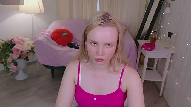 Beatrica_Klein Adlı Modelin Canlı Sohbet Odası