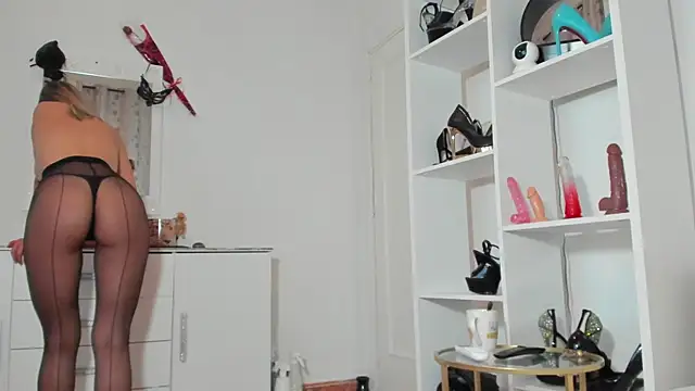 anisialuna_ live-chat rom